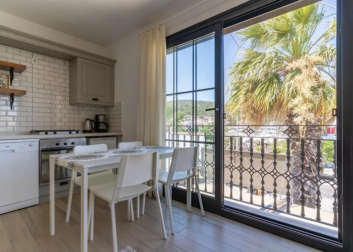 Naro Marina Apartman Çeşme